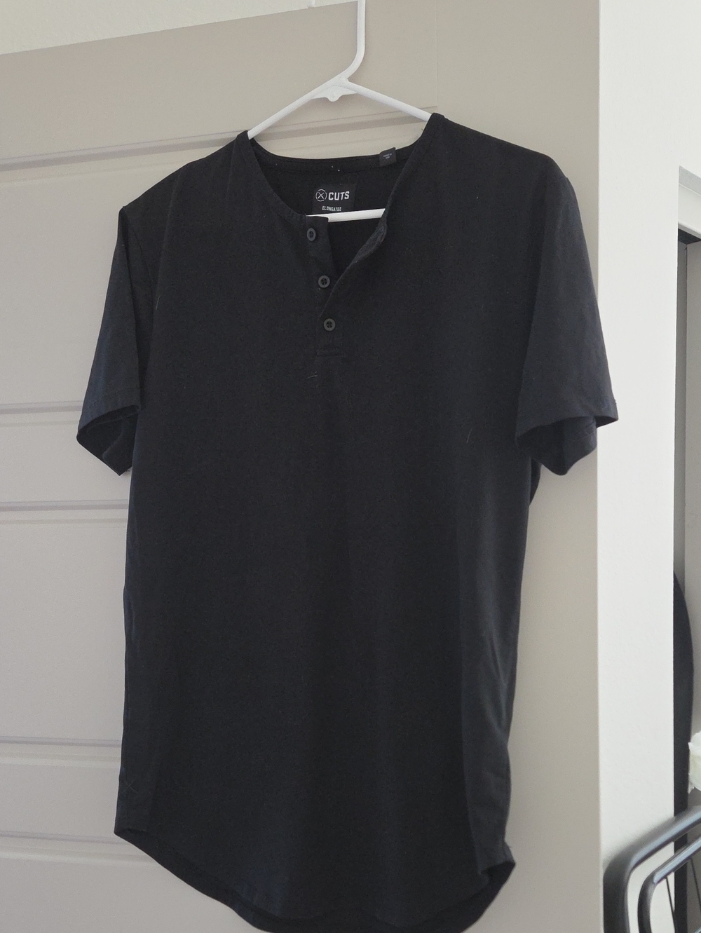 Cut's Men's Black Henley Button Shirt